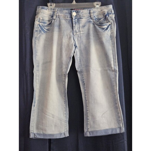 Juniors Size 13-14 Light Wash Distressed Capris Cuffed, Embroidered Pockets - Picture 1 of 10